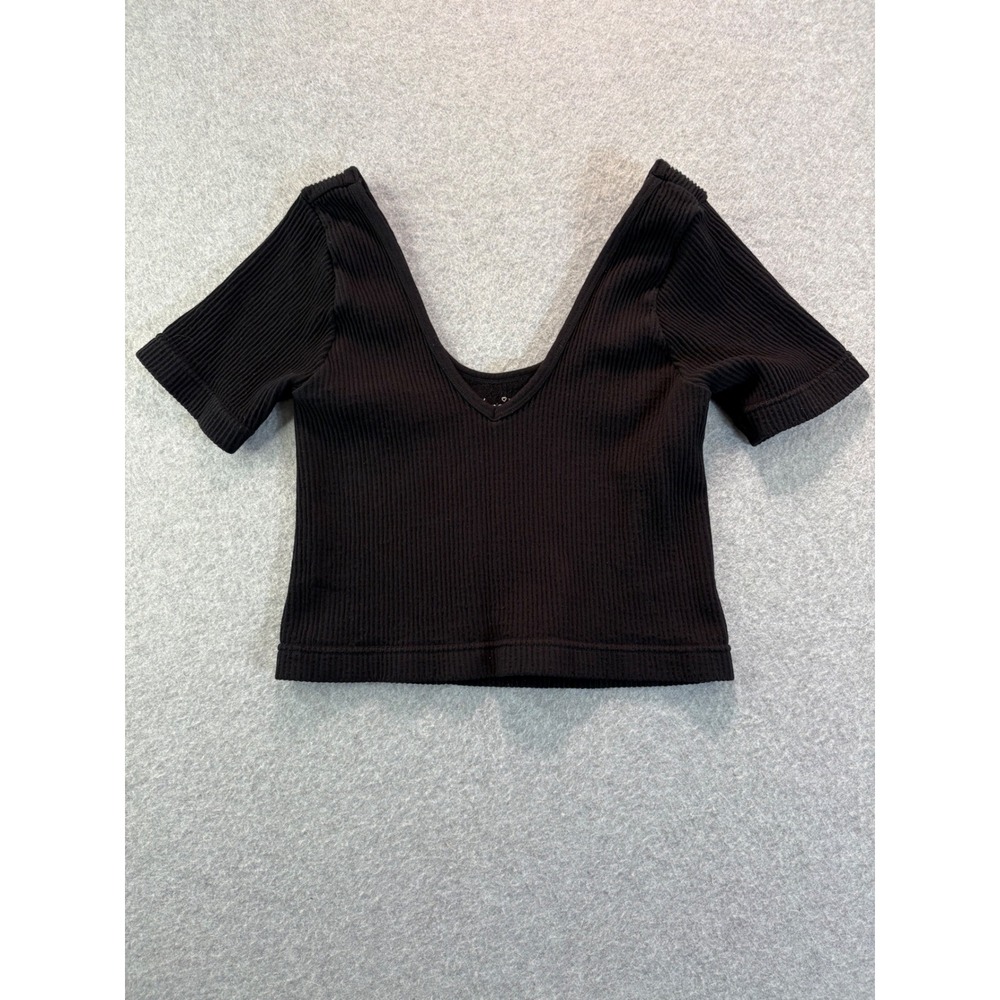 Love Tree Black Ribbed V-Neck Crop Top Short Sleeve Small